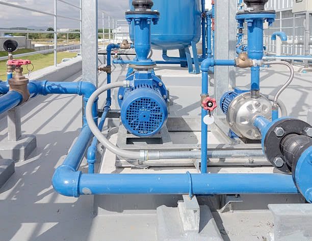 Pumps and pipework at a water installation